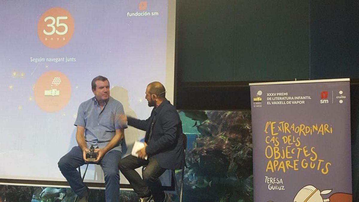 Emili Bayo (izquierda), ayer en el acto de entrega de los premios en el Aquarium de Barcelona.