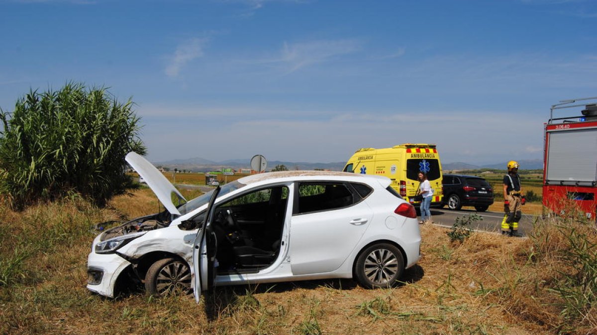 Estat en el qual va quedar un dels cotxes implicats en l’accident de Bellcaire d’Urgell.