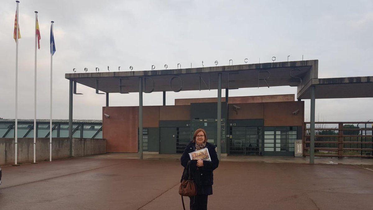 La presidenta de la Diputació de Lleida visita els presos de Lledoners