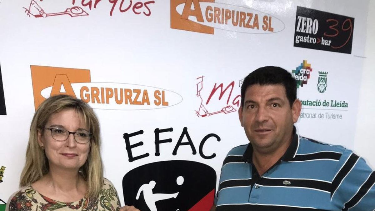Montse Noró, concejala de Deportes de Almacelles, y Joan Bosch, en representación del EFAC.