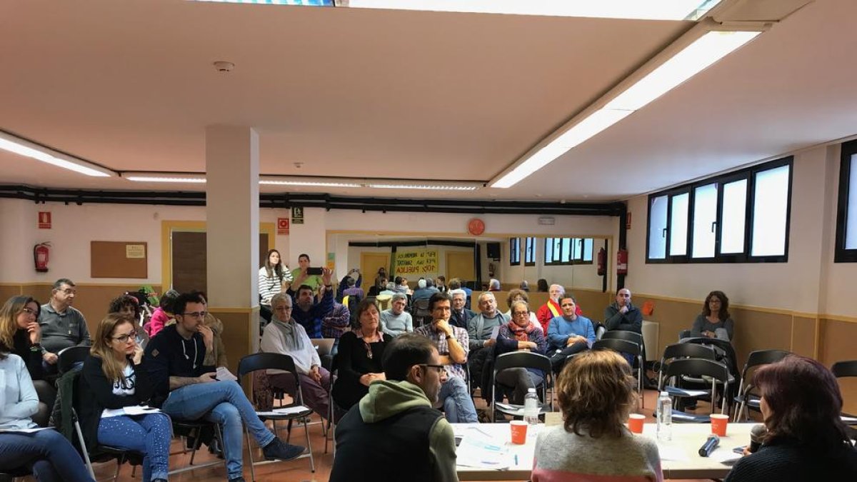 Debat sobre la sanitat pública al Centre Cívic de la Mariola.