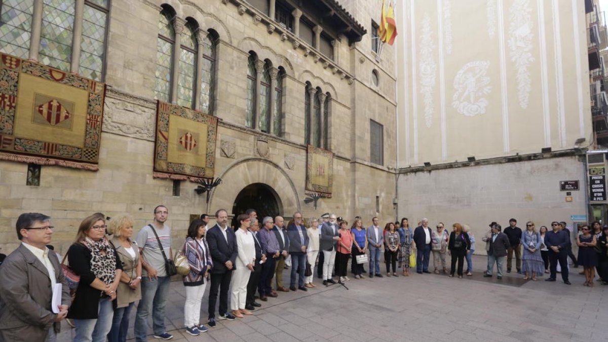 El minut de silenci a la plaça Paeria contra la violència masclista.