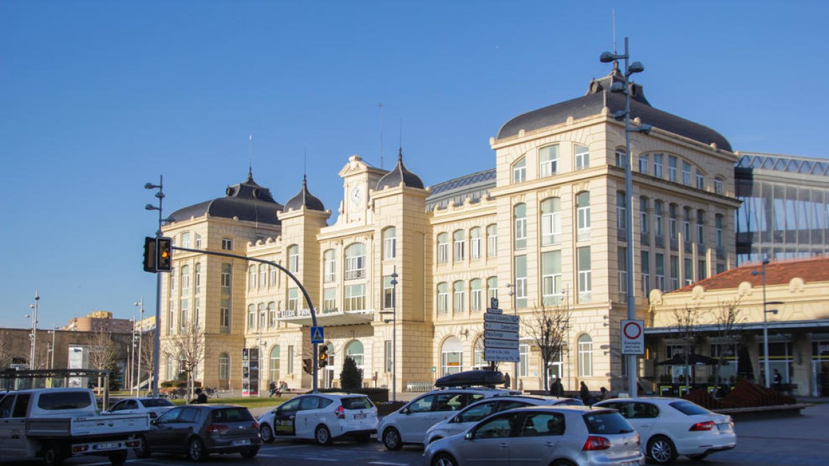 Vista de la estación de trenes de Lleida, que alberga el bar.