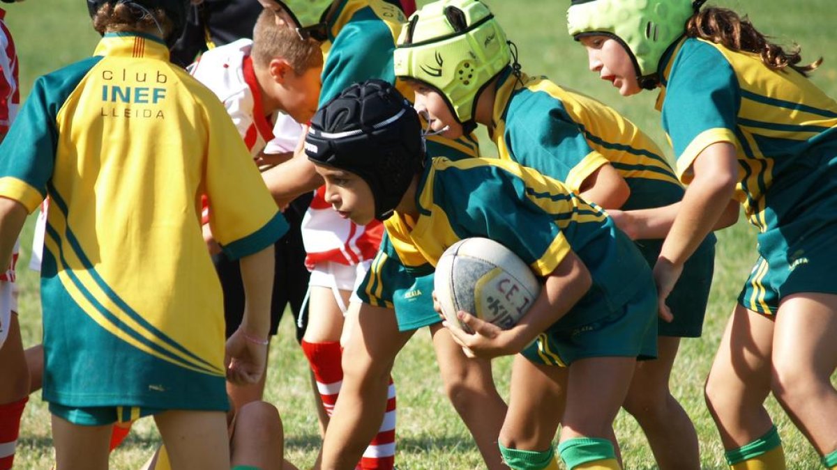 La base del Inef, en el encuentro de escuelas de rugby de Manresa