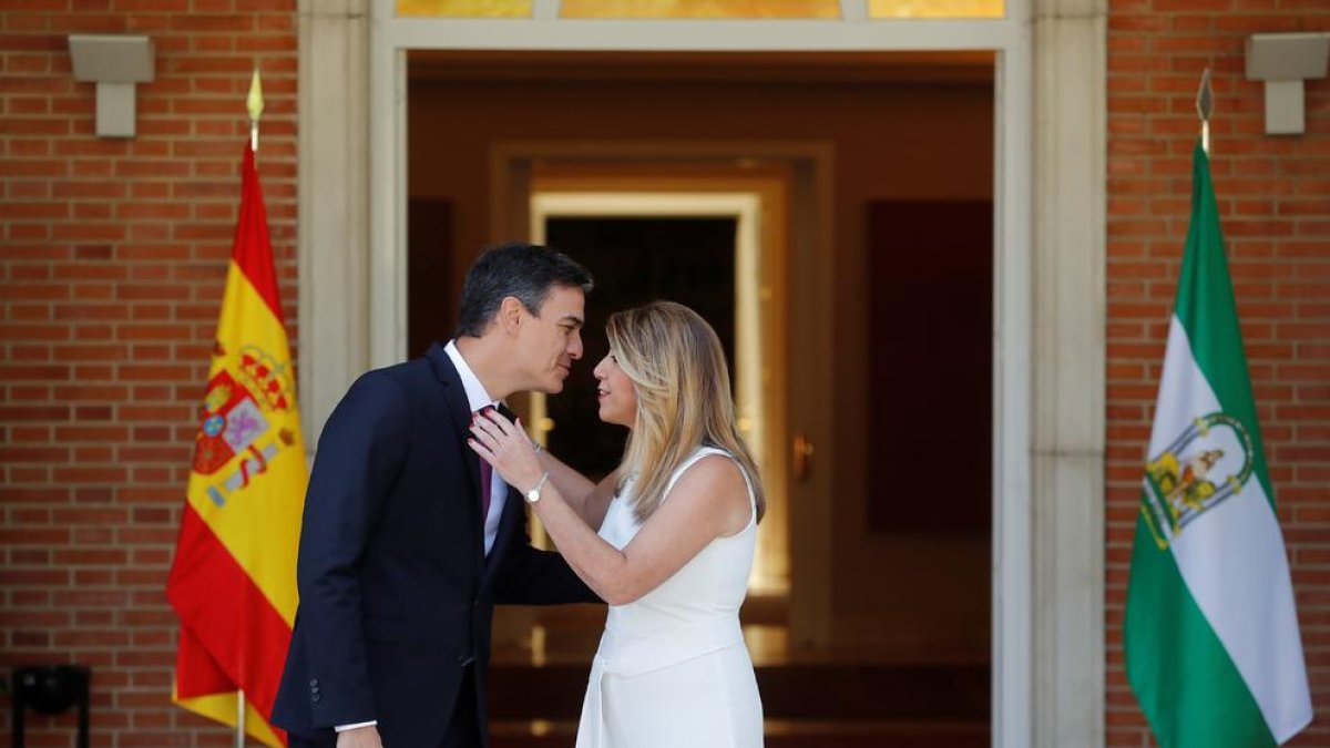 Pedro Sánchez recibió ayer a la presidenta andaluza en Moncloa.