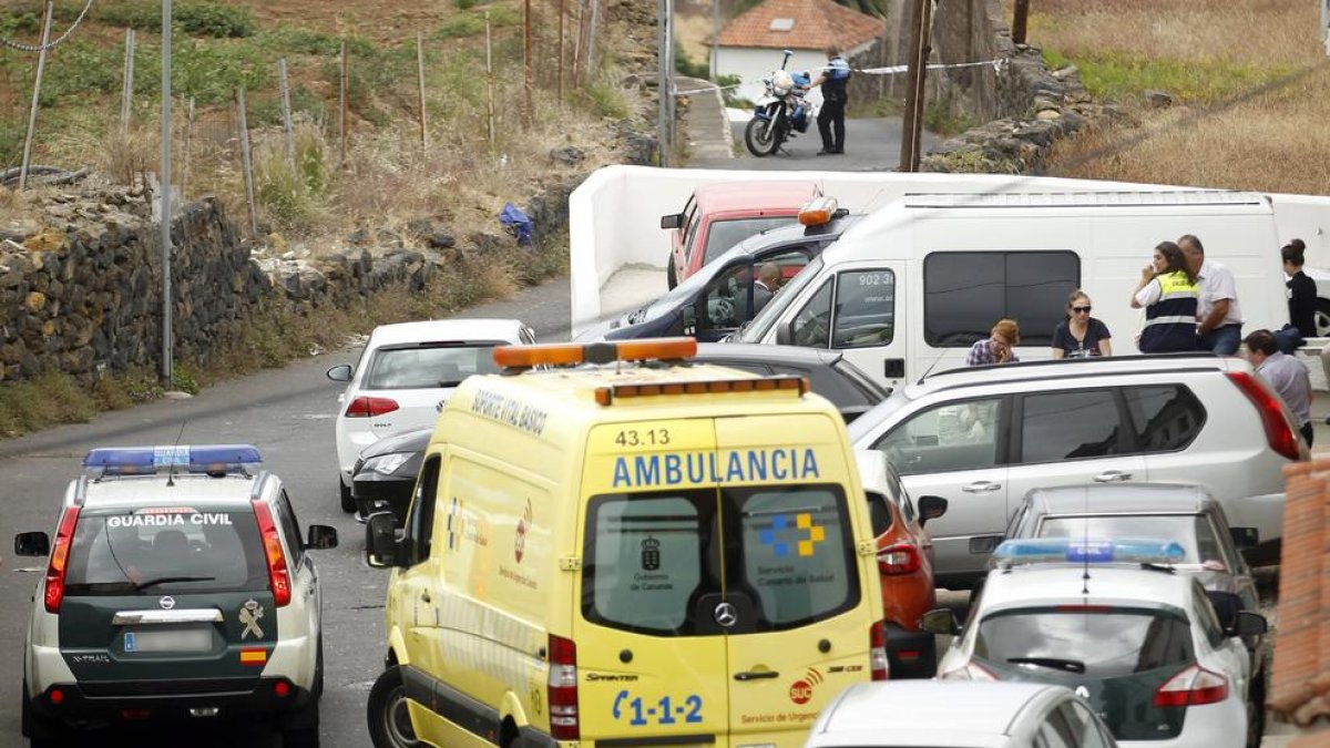 Un camión de Lérida tiene un accidente en la C-12 en Ribera de Ebro