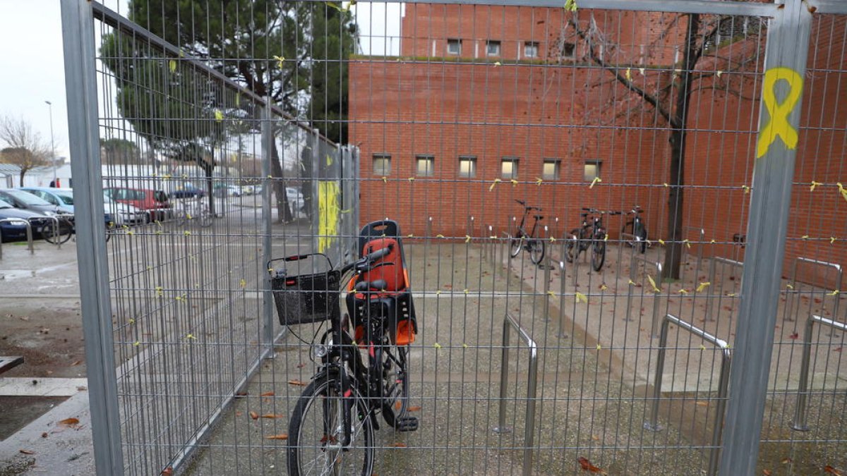 El recinto vallado del campus de Agrónomos para bicicletas.