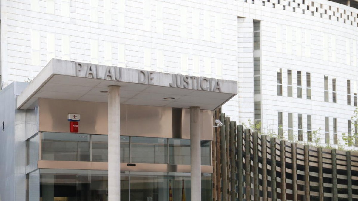 Vistas del Palau de la Justicia de Lleida. 