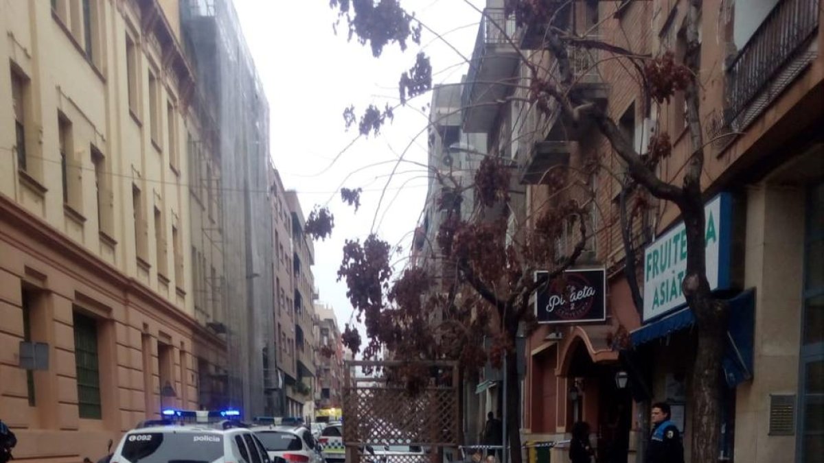 Dispositiu policial per la baralla, ahir, a Lleida.