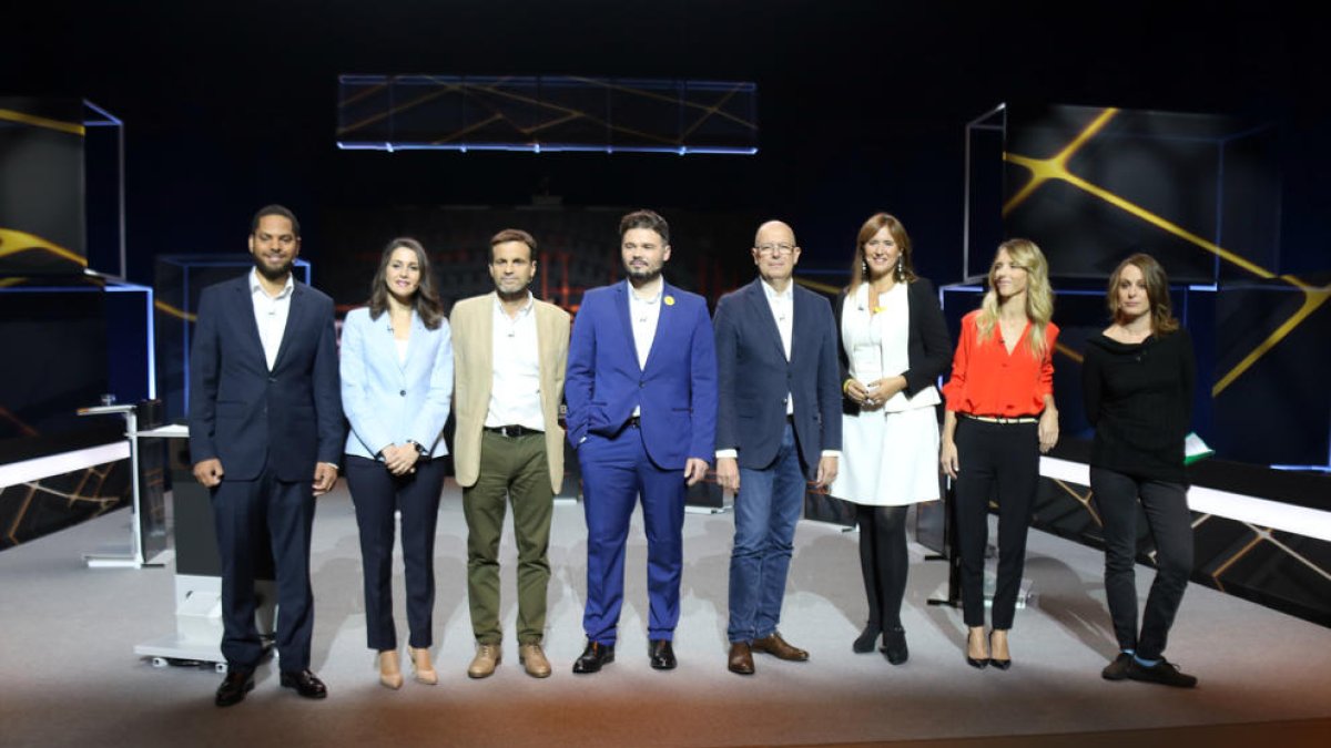 Els representants polítics abans de començar el debat de electoral de TV3.