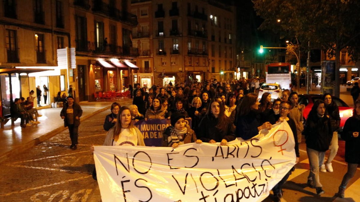 Una manifestació a Manresa contra la sentència per la violació en grup d'una menor el 2016.