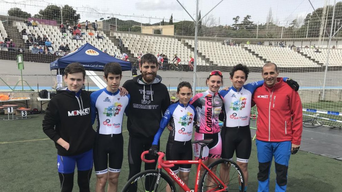 Tres podis lleidatans en pista coberta