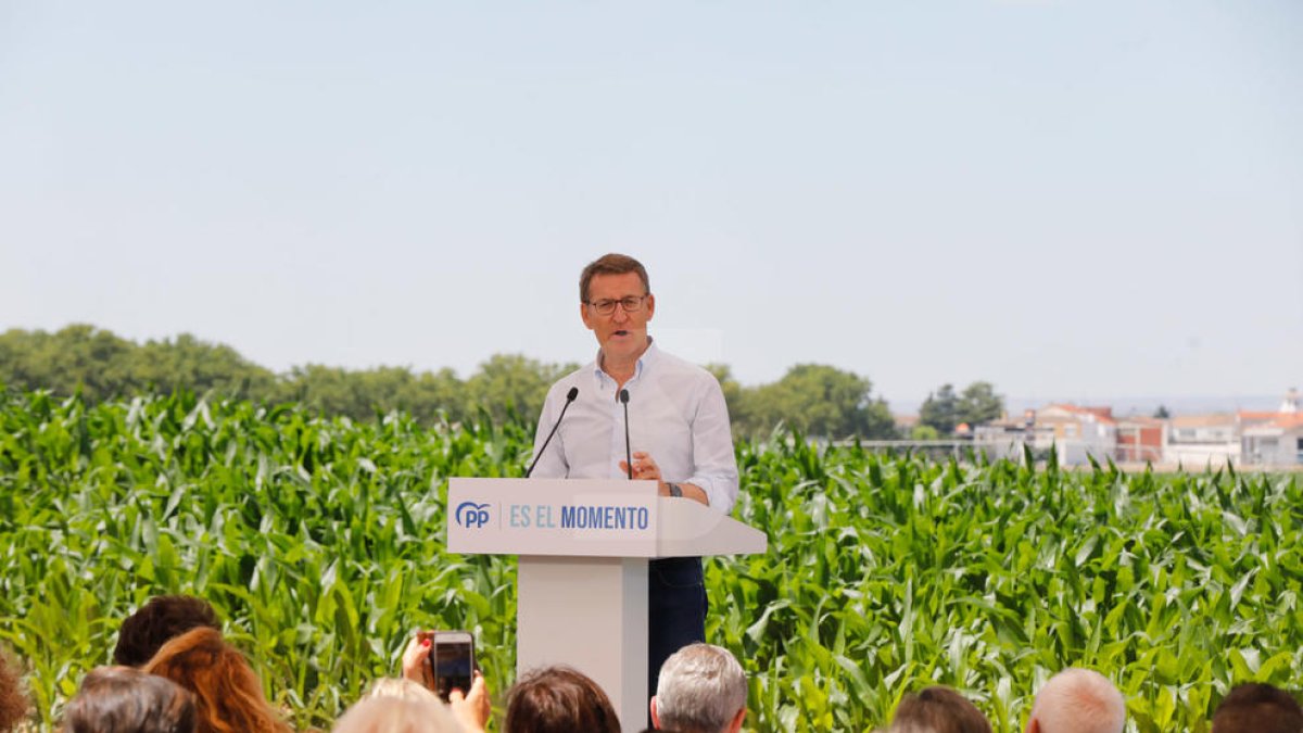 Va presentar ahir a Gimenells el programa dels populars per a l'agricultura i la indústria agroramadera i va assegurar que “l'aigua serà prioritat número u” si governa