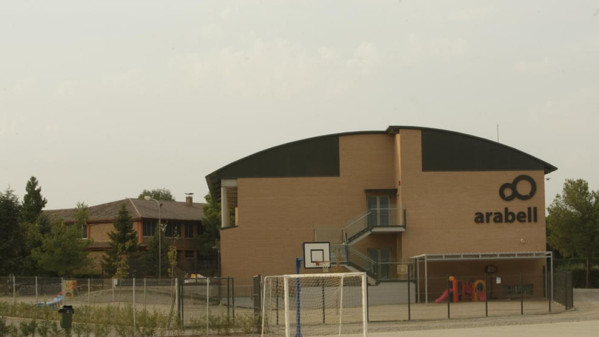Imagen de los dos edificios del colegio Arabell.