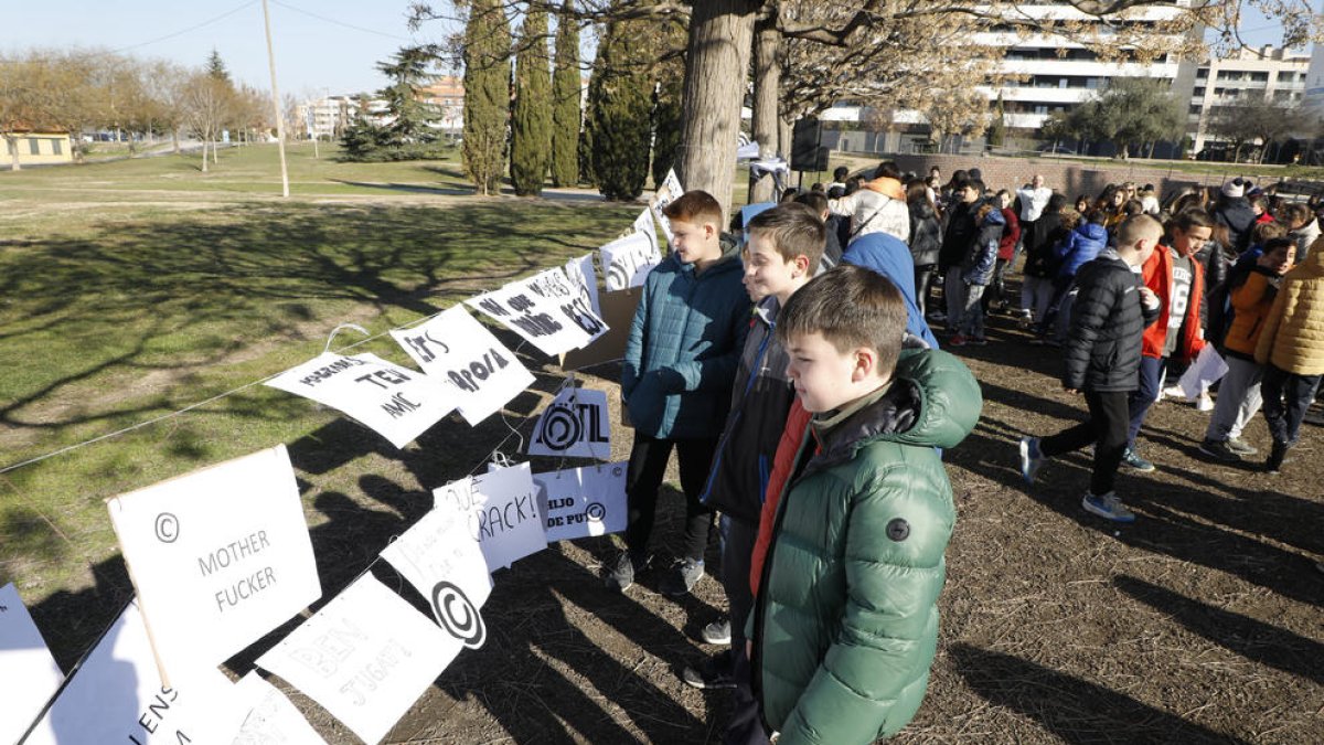 L'acció artística del Parc de l'Aigua es va centrar en la importància del llenguatge com a eina de construcció de la pau