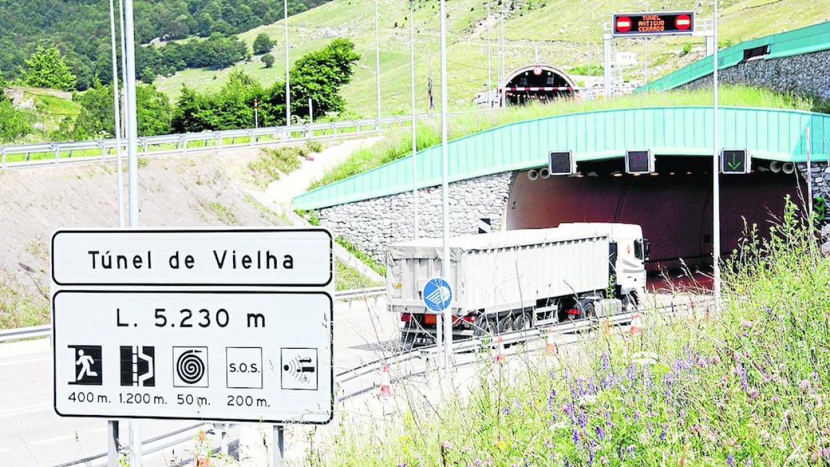 Imagen de archivo del túnel de Vielha con la antigua galería al fondo.