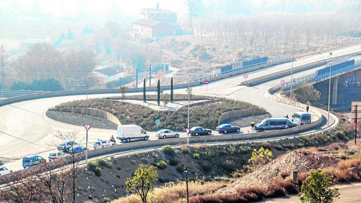 Imagen de archivo de un control de los Mossos d’Esquadra en la carretera de Alcarràs. 