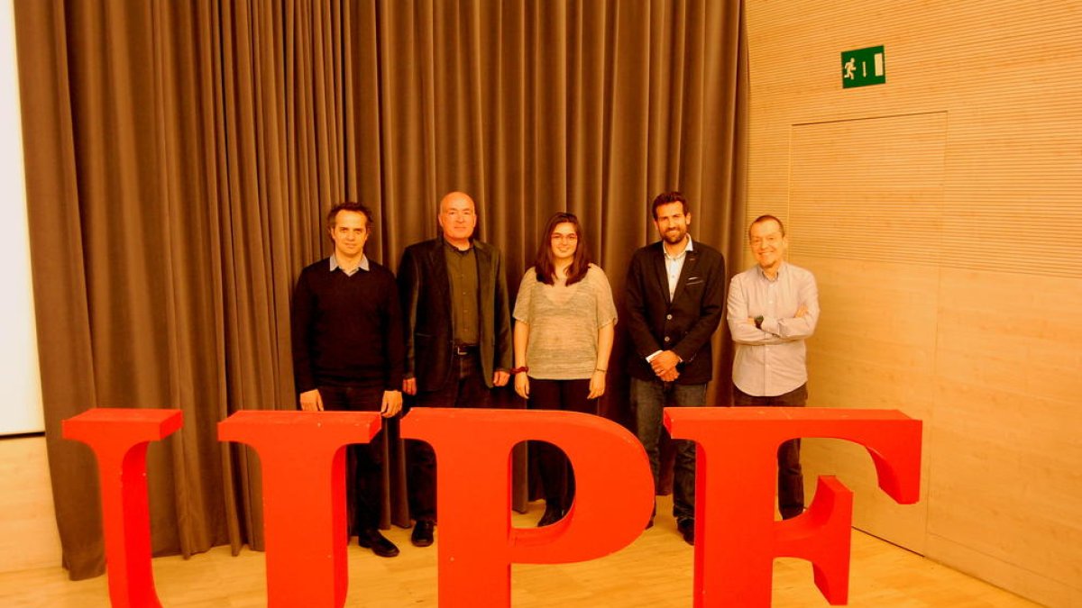 Sara Grau recibió el premio en el auditorio del Campus del Poblenou. 