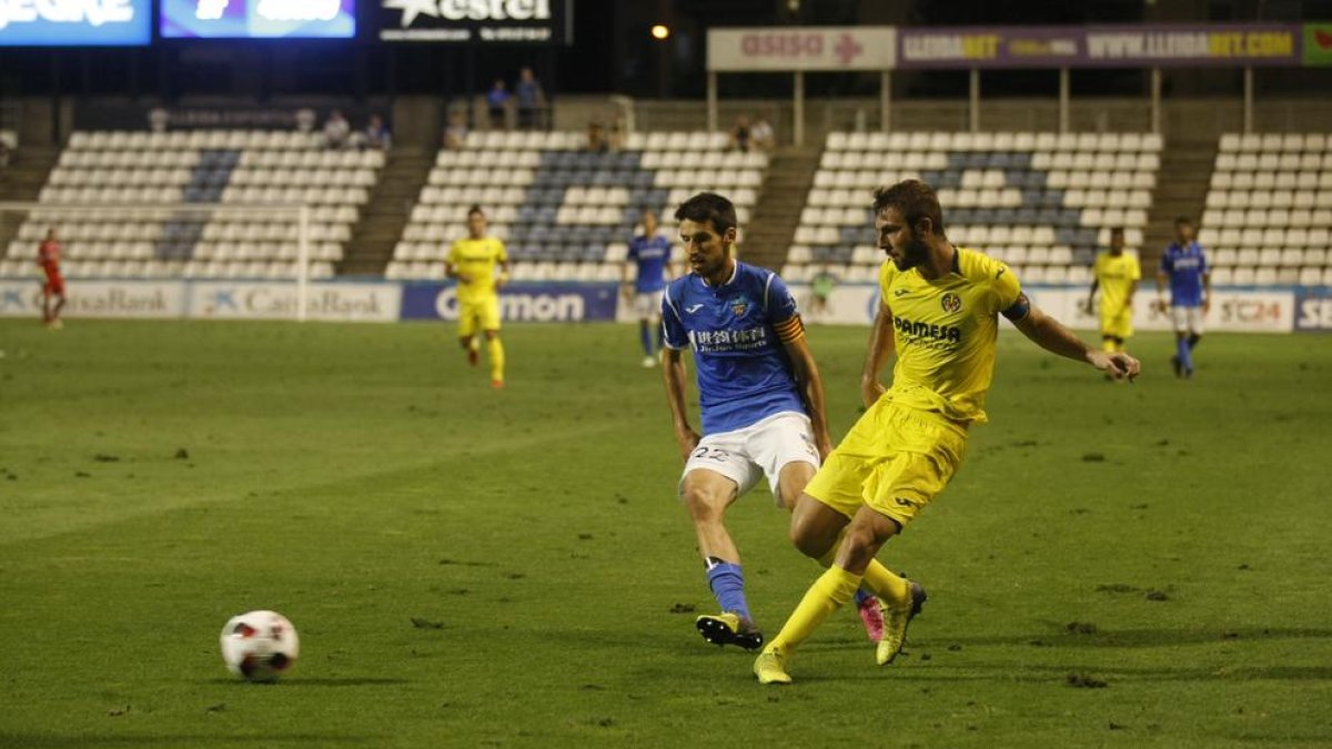 Albístegui, en una acción del partido ante el Villarreal B.