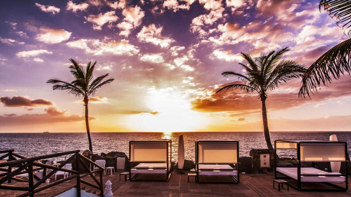 postes de sol. A les platges de Tenerife, les postes de sol sobre l’Atlàntic són espectaculars.