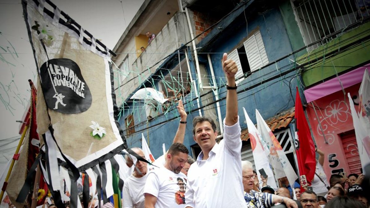 El izquierdista Fernando Haddad, ayer, en el cierre de campaña.