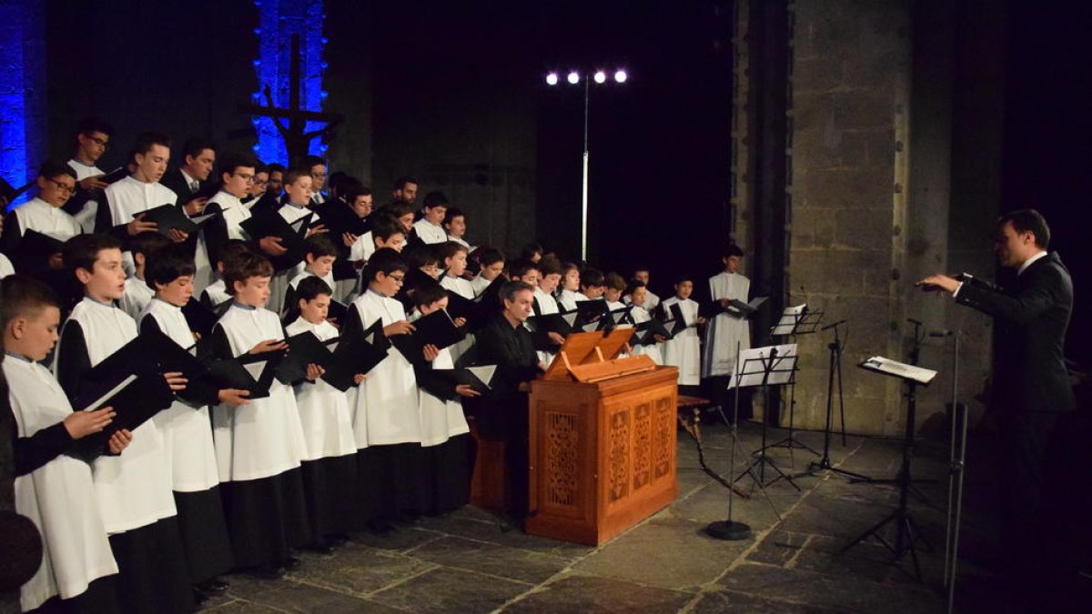 La Escolania de Montserrat protagonizó anoche en la Catedral de La Seu el recital inaugural del festival.