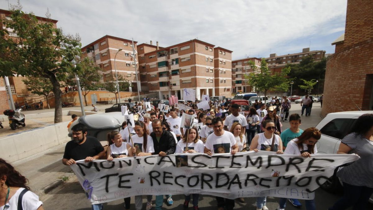 Manifestación tras el asesinato de la joven de la Mariola en 2015. 