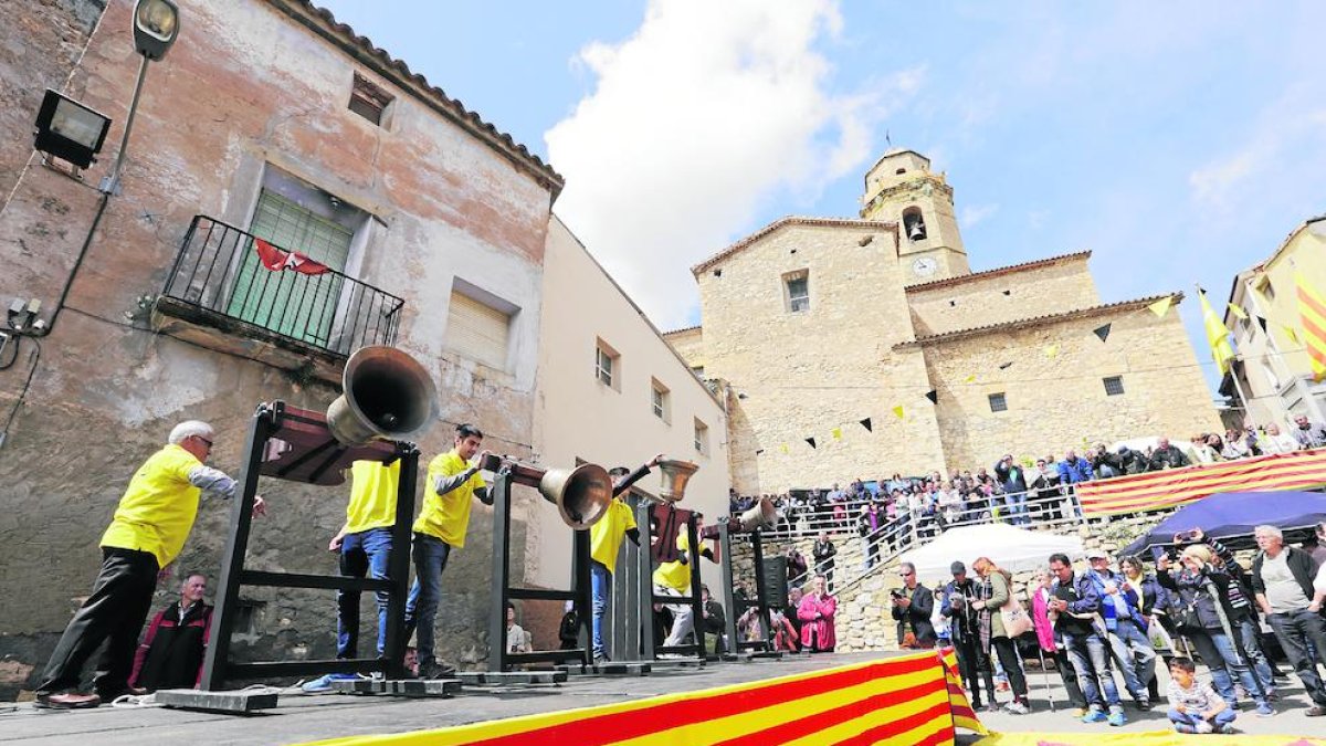 El ‘toc a la llibertat’ de campanes per reclamar l’alliberament dels Jordis i els polítics independentistes empresonats.