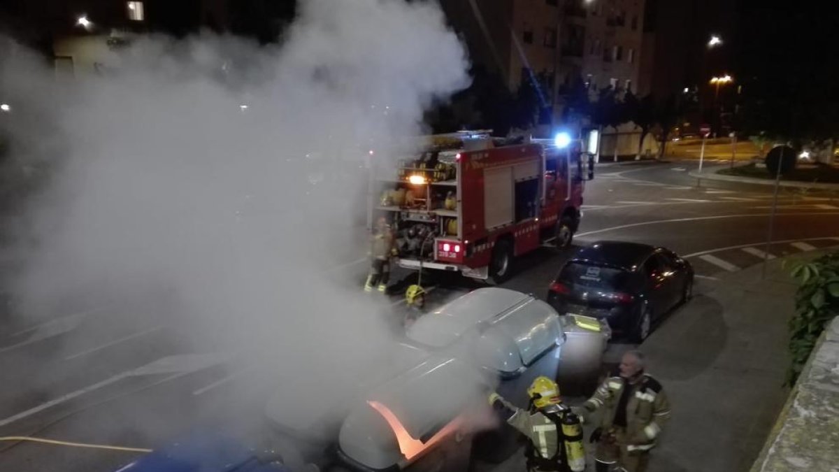 Actuació dels Bombers dimarts al carrer Acadèmia.