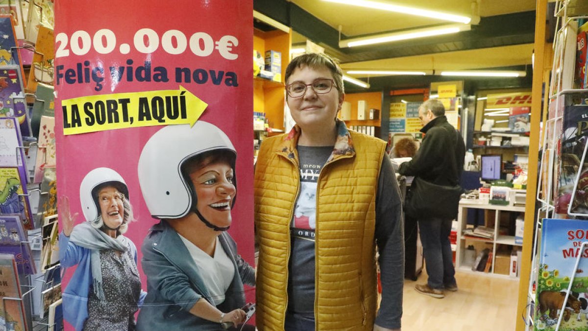 Rosa Guiu, dueña de la papelería de Lleida que despachó un billete con el quinto premio de la Grossa. 