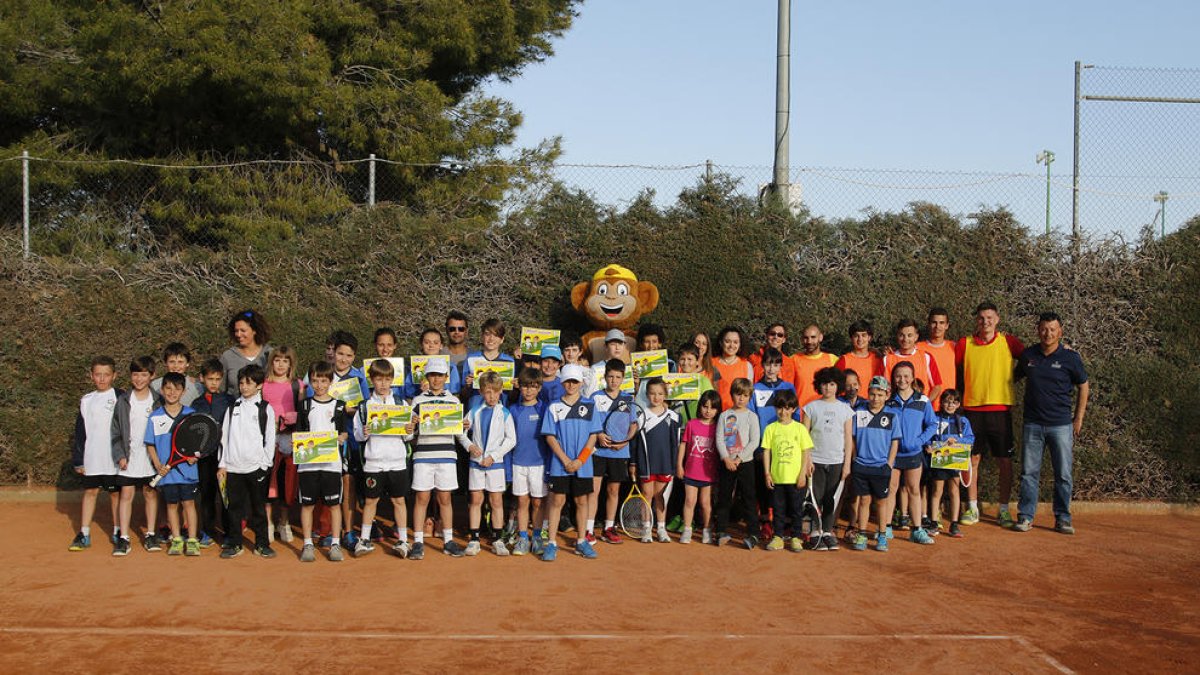 Unos 40 jugadores en el Circuit Juguem del Club Tennis Balaguer 