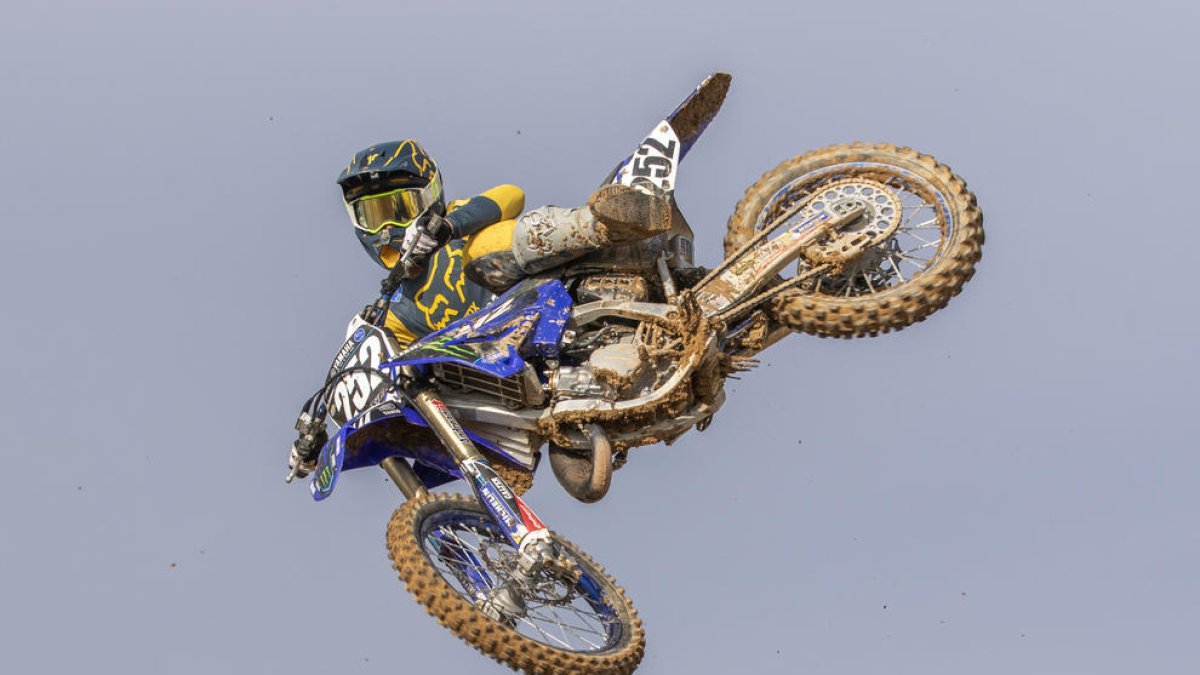 Nil Arcarons manda en el Catalán de motocross de Bellpuig