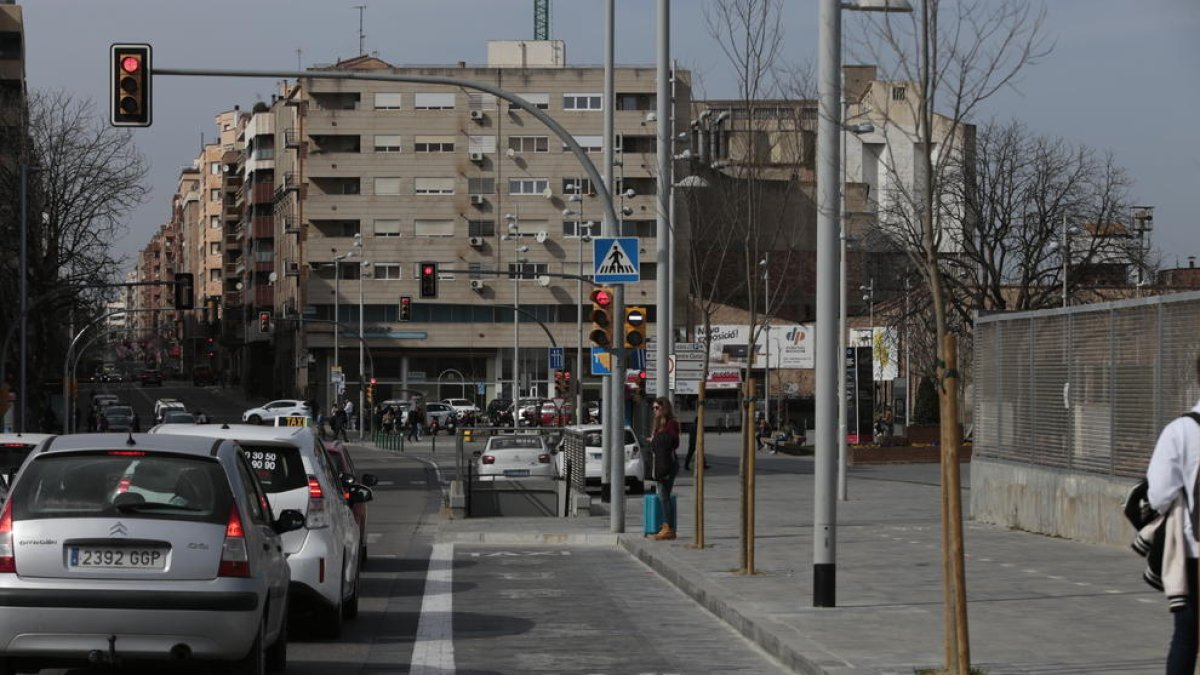 El semáforo para taxis instalado junto a la parada más próxima al Pont de Príncep de Viana.