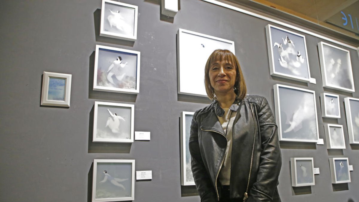 La artista leridana Sònia Alins inauguró ayer en el Espai Cavallers la exposición ‘Emergent dreams’.