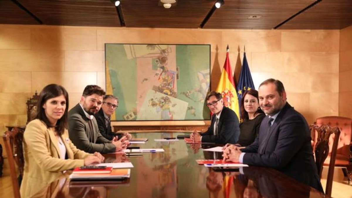 Una de les reunions de negociació entre ERC i PSOE.