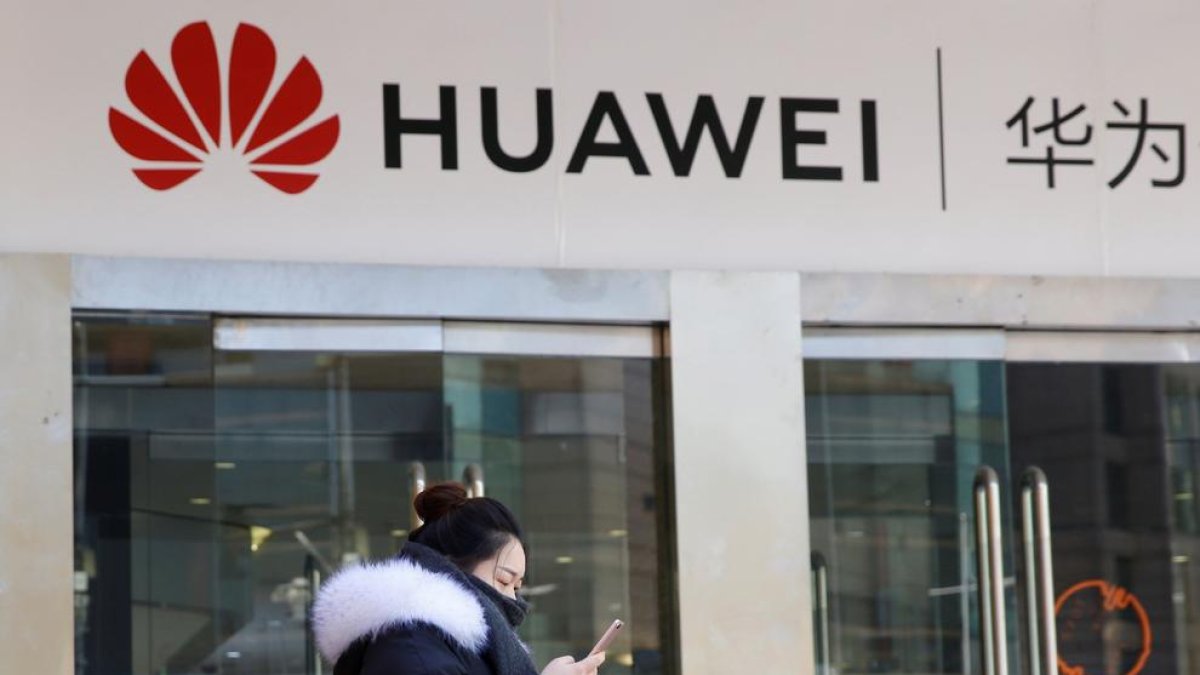 Huawei sanciona dos empleats per un tuit corporatiu enviat des d'un iPhone