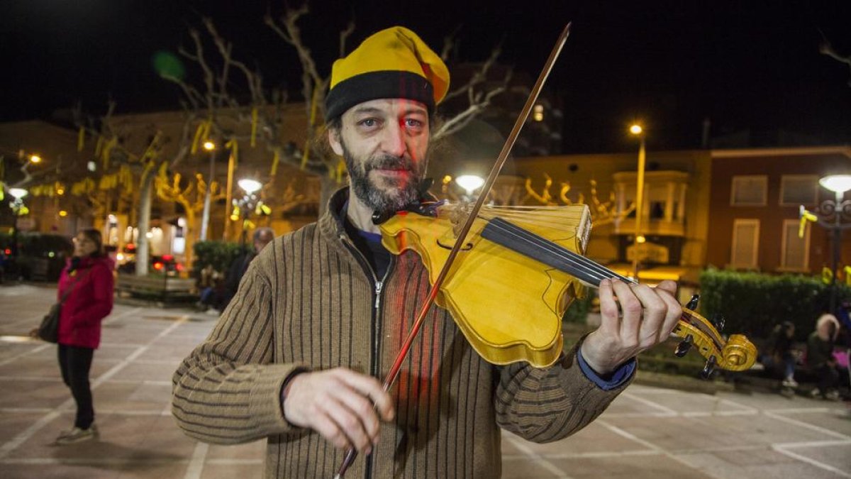 Un violín con forma de Catalunya, en Tàrrega