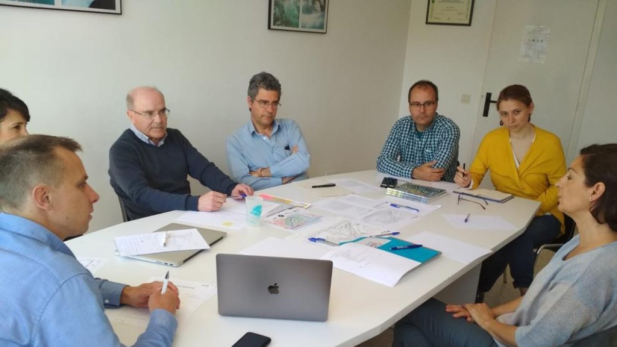 Un moment de la reunió a la Seu entre membres de la ICF i el Comitè Organitzador.