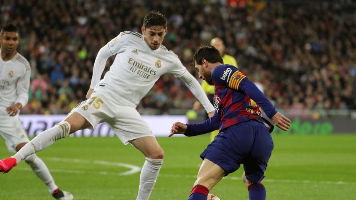 Messi, que ayer hizo 15 años que marcó su primer gol con el Barça, en un partido ante el Madrid.