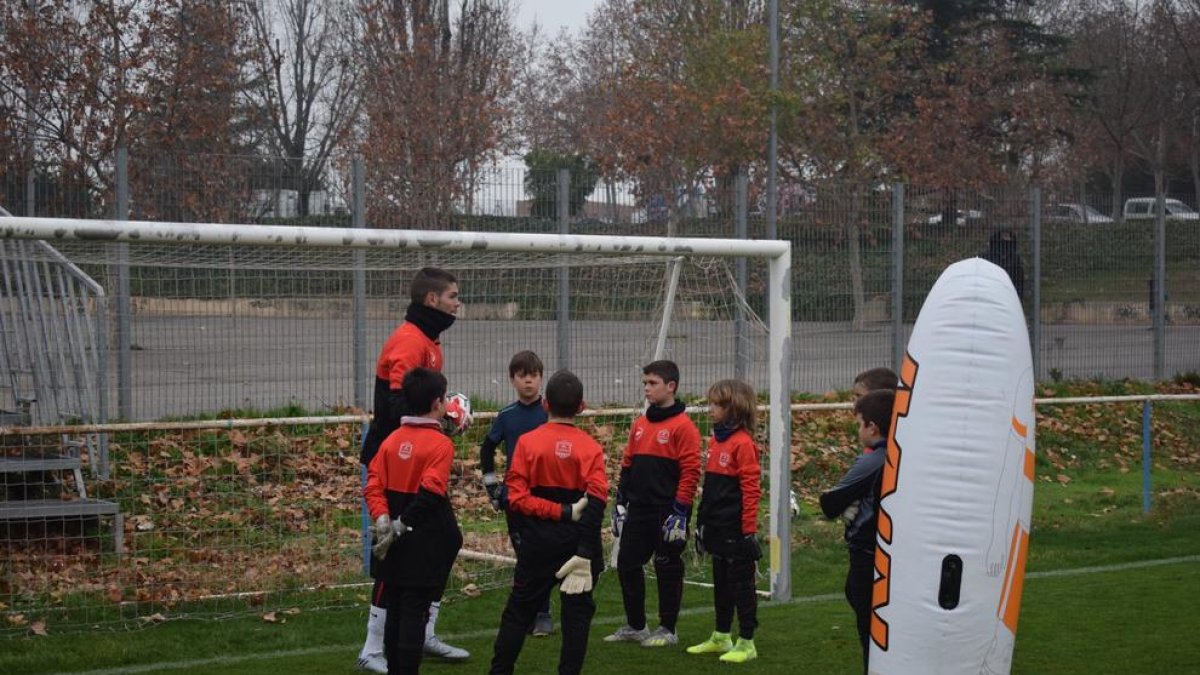 El Lleida Esportiu va iniciar ahir el campus nadalenc per a porters.