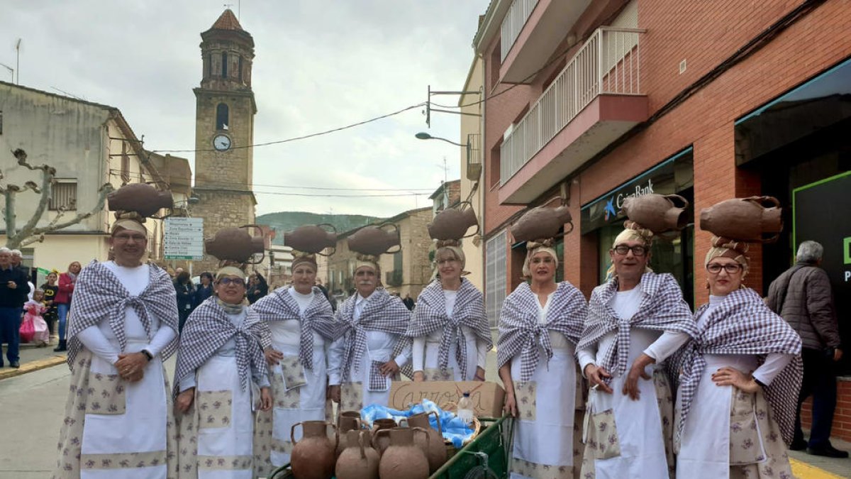 Uno de los grupos que participaron en el desfile de disfraces de Carnaval en La Granja d’Escarp.