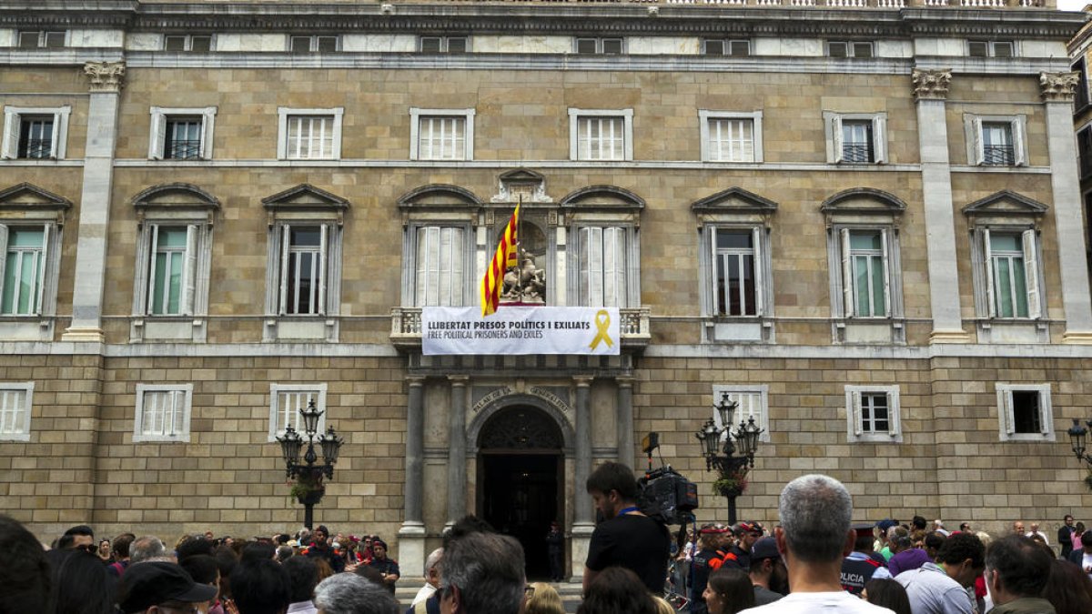 Imatge d’arxiu de la pancarta que penjava del balcó de la Generalitat.