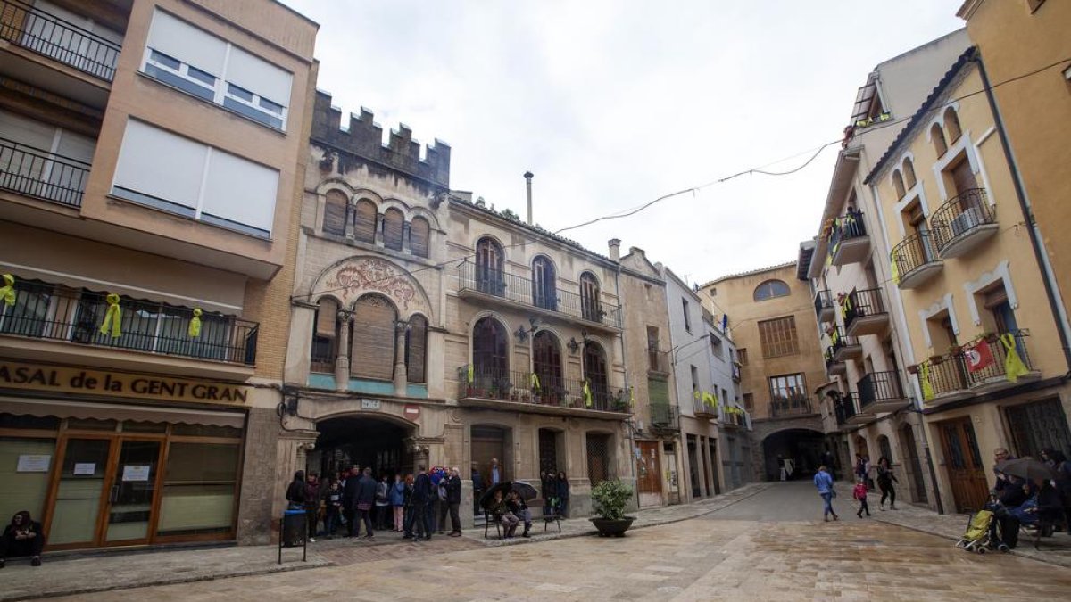 La plaça del Pati de Torà, ubicada al centre històric.