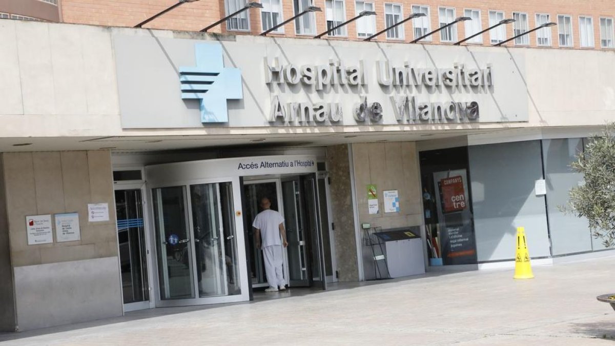 L'entrada principal a l'hospital Arnau de Vilanova de Lleida.