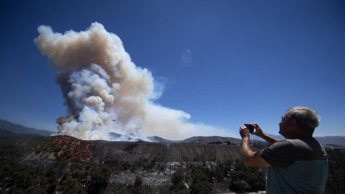 Devastadores incendios en California y un huracán amenaza Florida