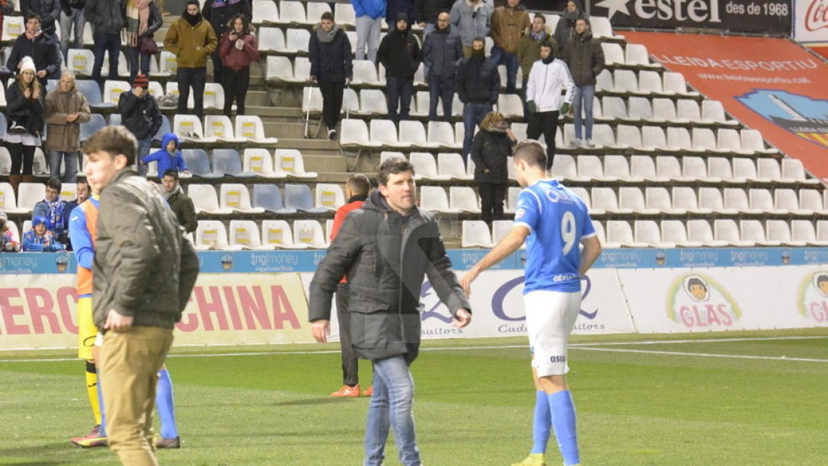 El Lleida echa a Albadalejo después de hacer el ridículo ante el colista (0-2)