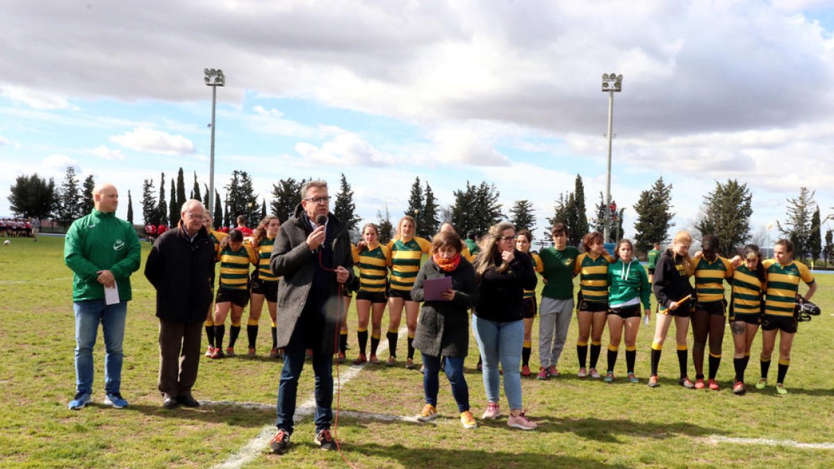 Lectura ayer del manifiesto en el campo del Inef Rugbi Lleida. 