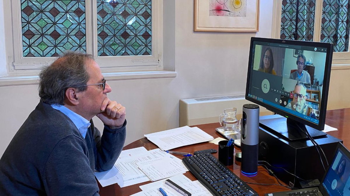El presidente de la Generalitat, Quim Torra, reunido por videoconferencia con la junta directiva de la Asociación Catalana de Recursos Asistenciales..