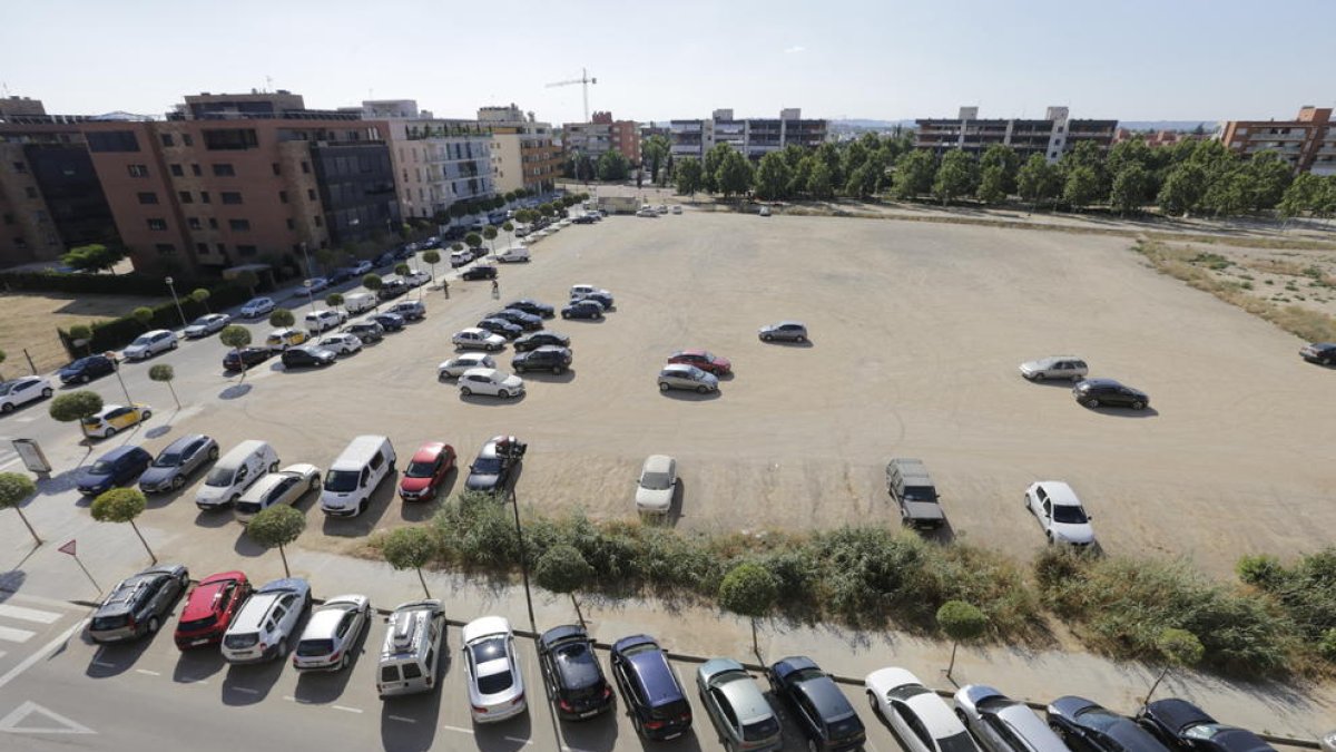 Vista aérea del parking provisional en alcalde Pujol donde está previsto el parque.