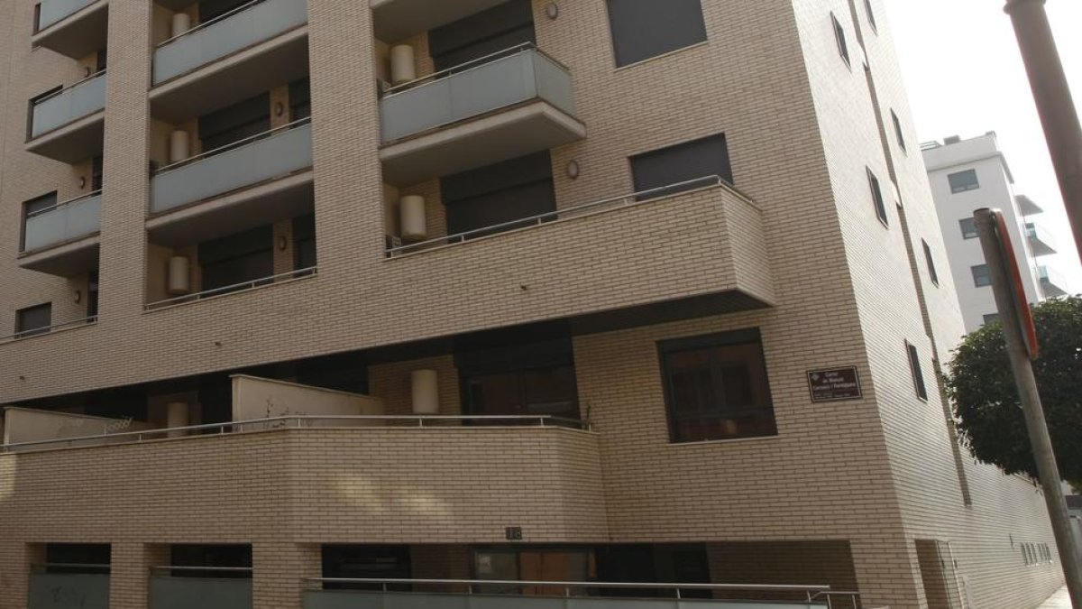 Un bloc de pisos amb okupes al barri de la Bordeta de Lleida.
